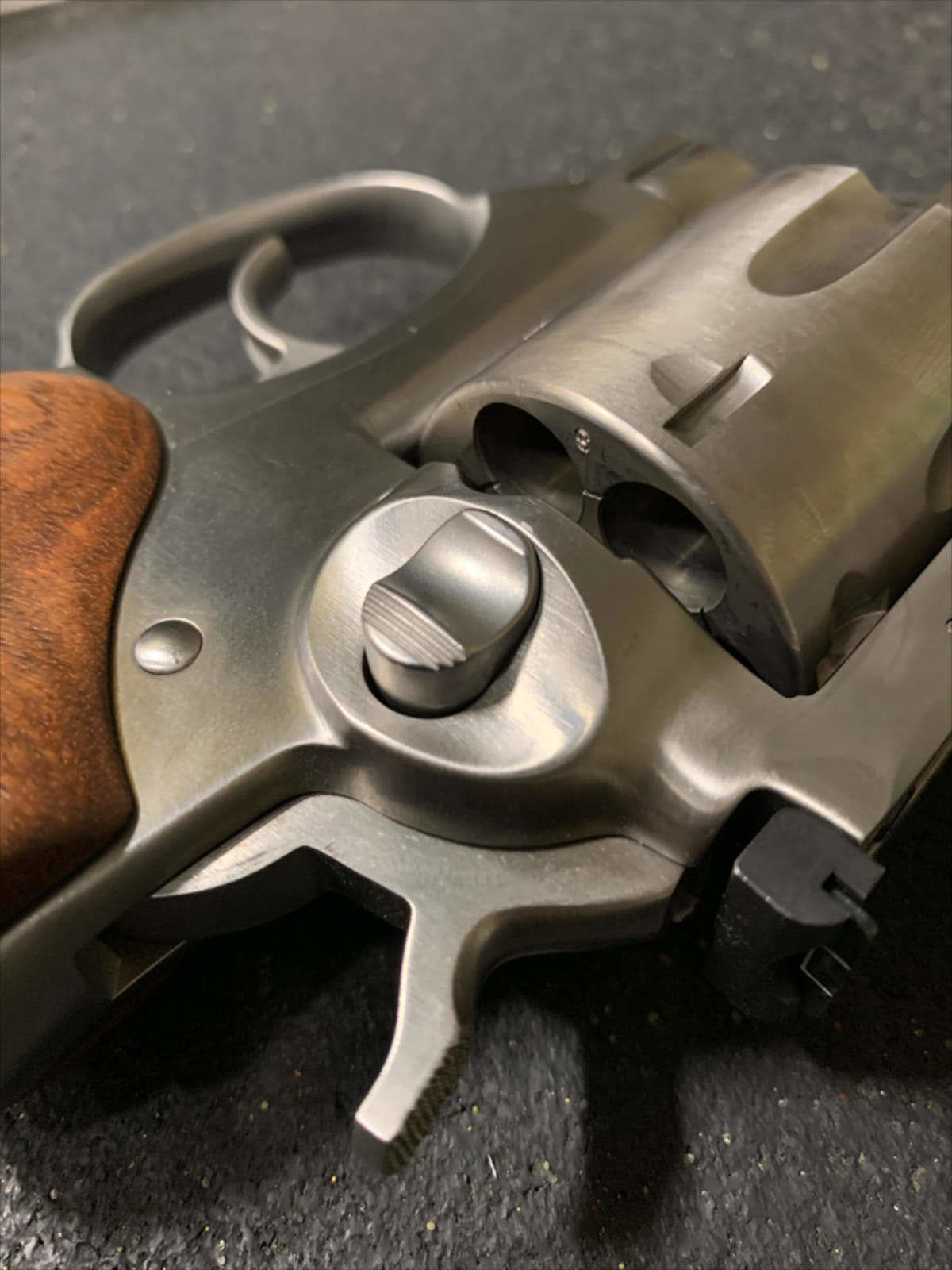 Revolver 2 e991f65cda8cad0d03a7ea8cd2674507