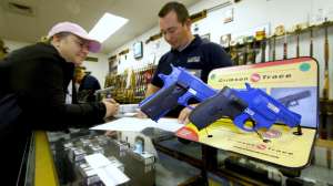 1 Crimson Trace customer shopping 190104 101536