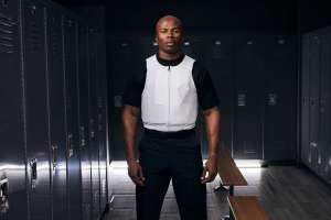 Safariland Vest Lifestyle Male LEO In Locker Room No Uniform No Firearm SAF APEX White 018