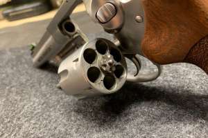 Revolver 1 e991f65cda8cad0d03a7ea8cd2674507