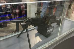 FN M249 S in case with belt e1453408082342 190104 101508 630209a8129d64644d9f3fa32254607a