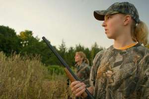Girl dove hunting shotgun e991f65cda8cad0d03a7ea8cd2674507