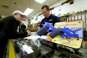 1 Crimson Trace customer shopping 190104 101536